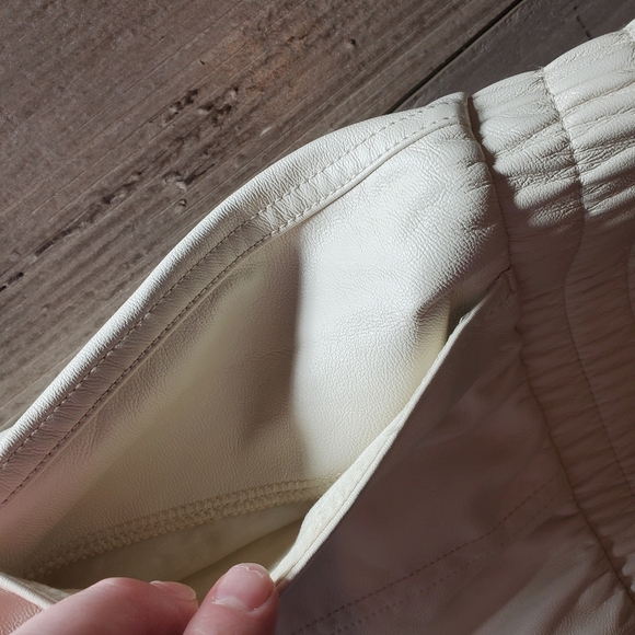 Calia by Carrie Underwood Faux Leather High Rise Jogger Cream Women's Large NWOT - Picture 13 of 16